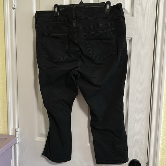 Torrid Denim Capris Size 18 Black 24 inch inseam - Picture 3 of 3